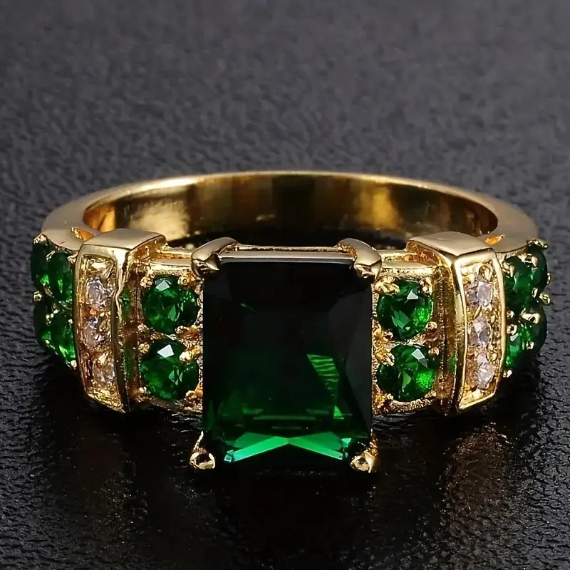 Emerald-Green Statement Gold Ring – view 3