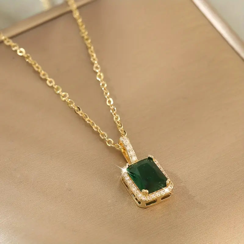 Emerald-Green Halo Pendant Gold Necklace – view 2