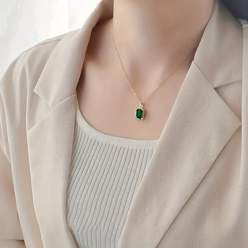 Emerald-Green Halo Pendant Gold Necklace – view 3