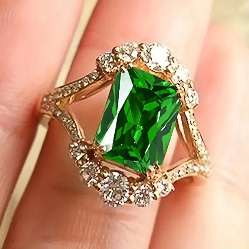 Emerald-Green Vintage Cocktail Gold Ring – view 2