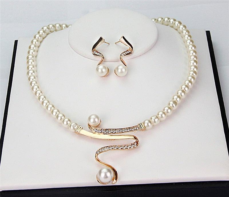 Pearl Ribbon Gold Necklace Set