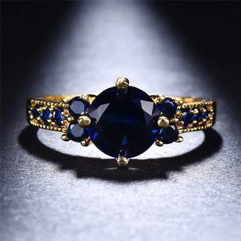 Sapphire-Blue Round Cluster Gold Ring – view 2