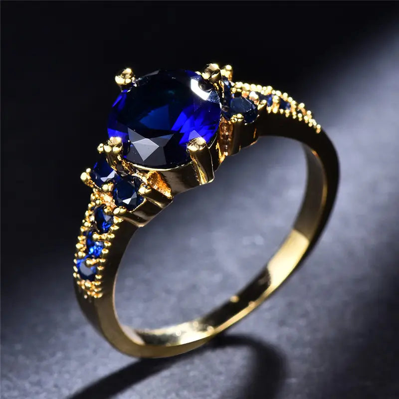 Sapphire-Blue Round Cluster Gold Ring – view 3