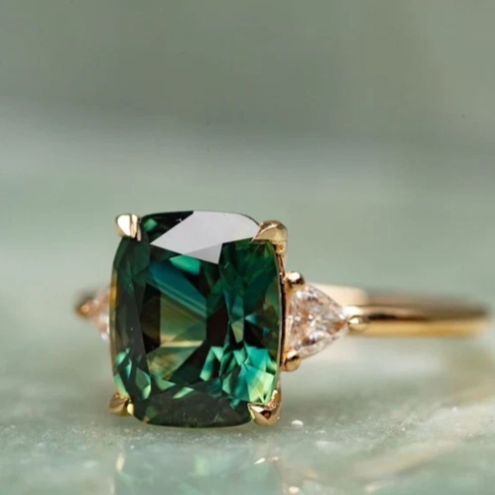 Emerald-Green Square Gold Ring – view 3