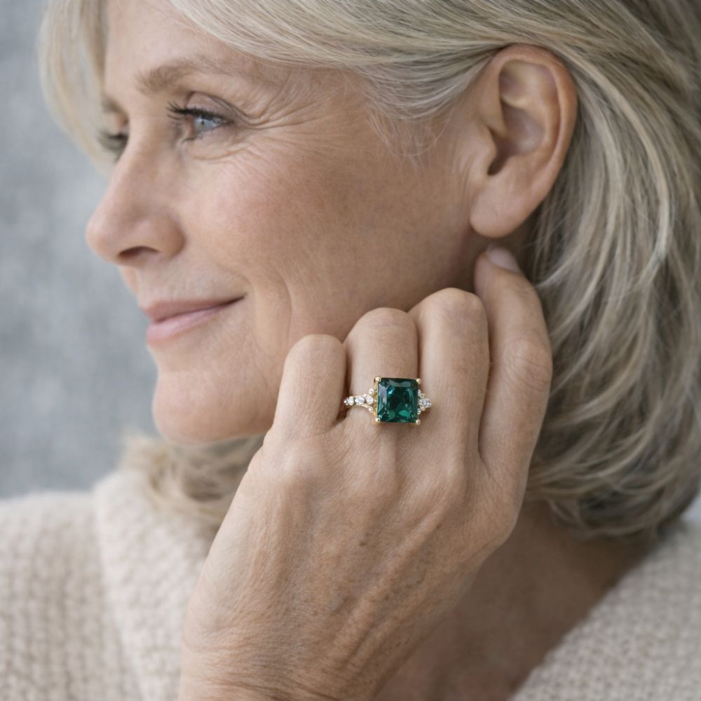 Emerald-Green Square Gold Ring – view 5